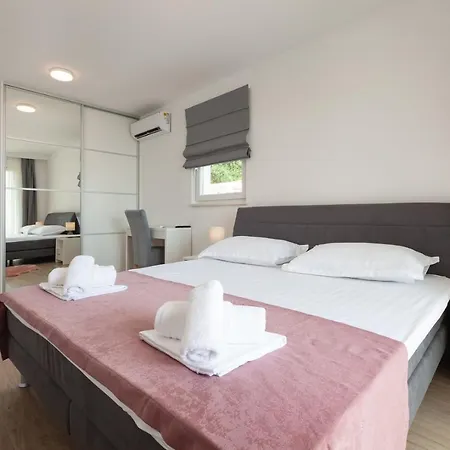 Ctma242/ Modern New Holiday House With Heated Private Pool * Makarská